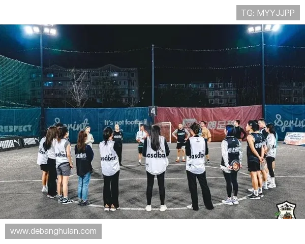 城市马拉松赛中上海飞盘队展现出卓越的灵活性与团队协作精神