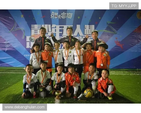 成都足球队团队协作的成功经验与挑战分析 成都足球队团队协作的成功经验与挑战分析